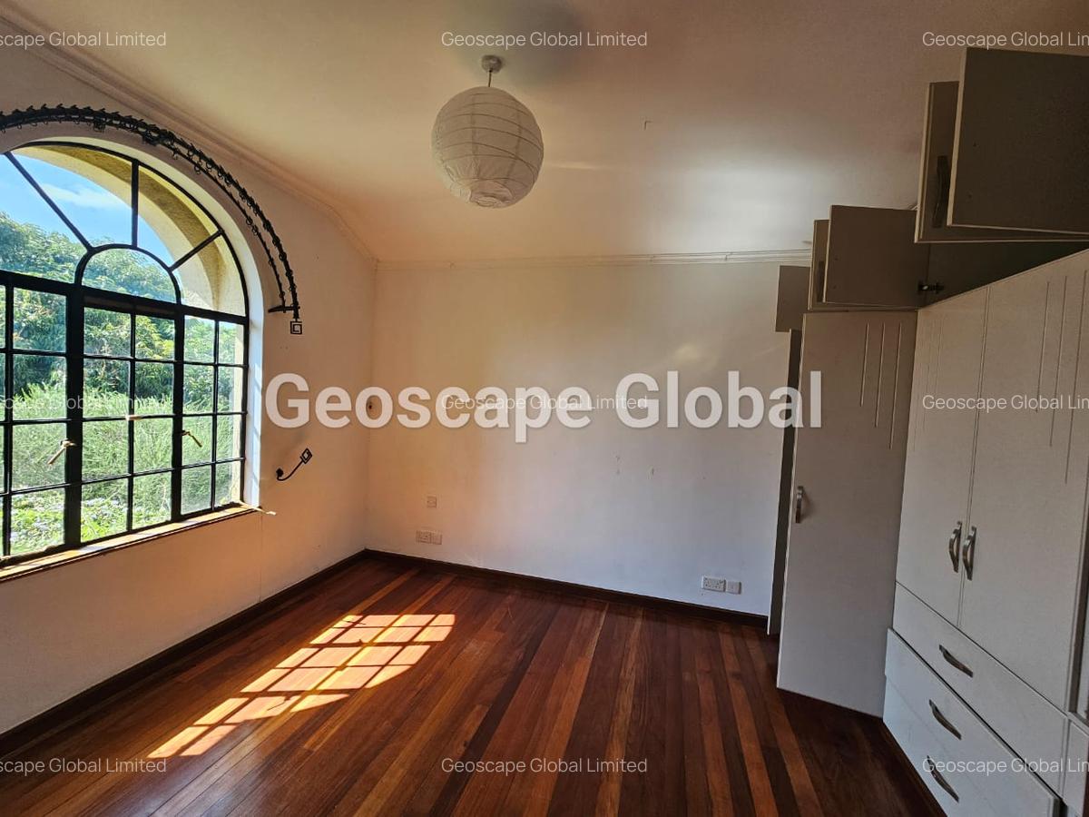 5 Bed House with En Suite in Runda - 7