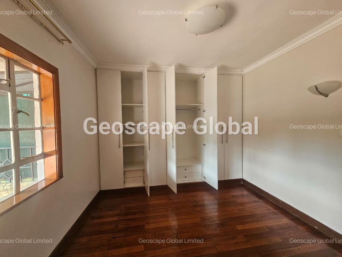 5 Bed House with En Suite in Runda - 3