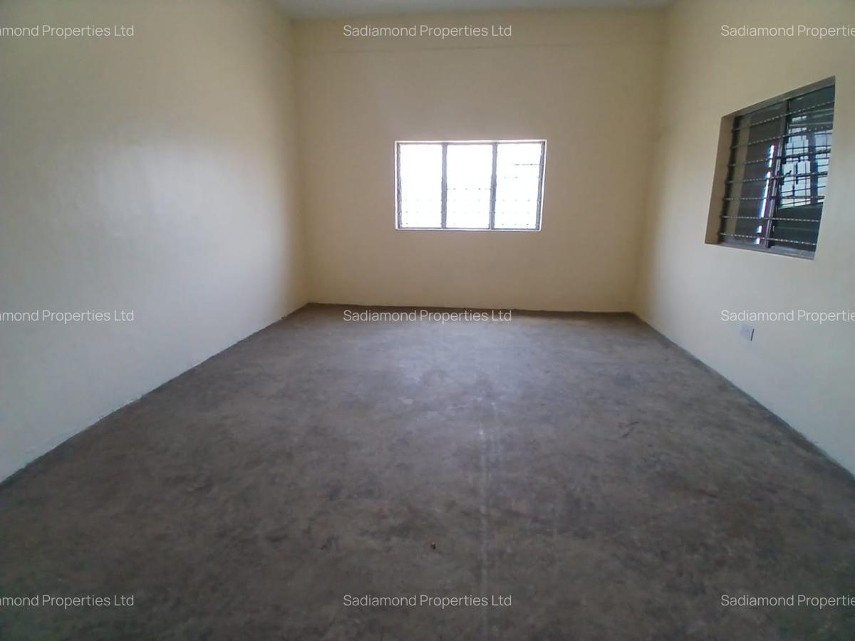 8,500 ft² Warehouse with Parking at Cabanas - 3