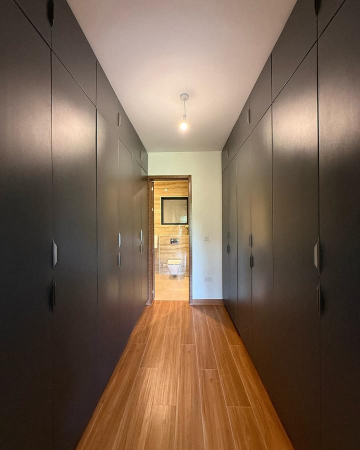 3 Bed Apartment with En Suite in Riverside - 8