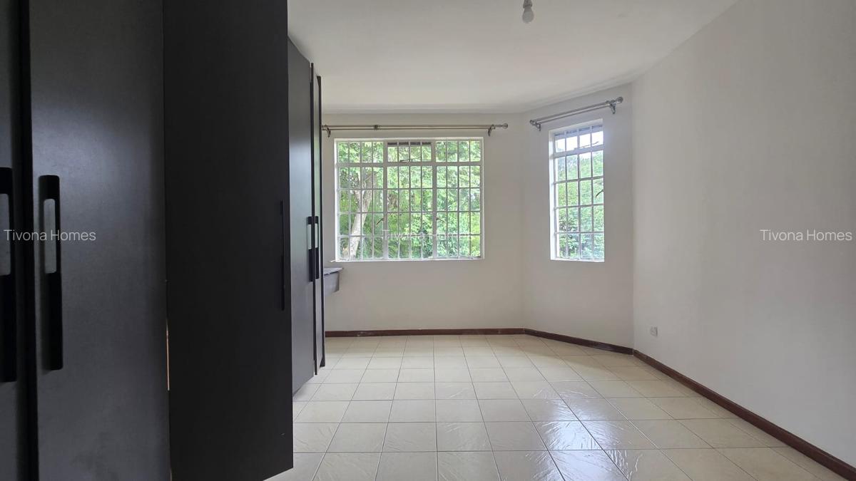 4 Bed House with En Suite in Spring Valley - 13