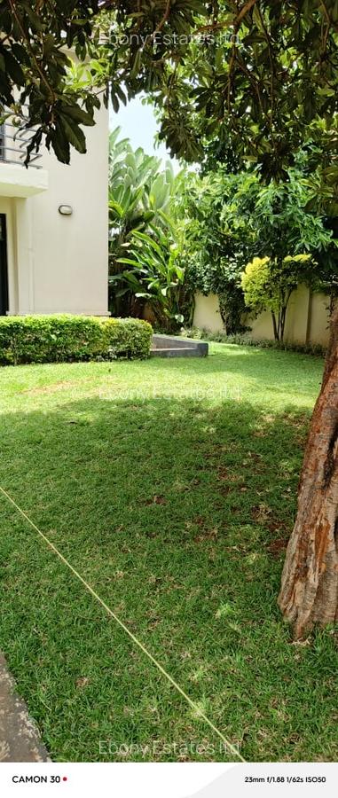 5 Bed Townhouse with En Suite in Lavington - 2