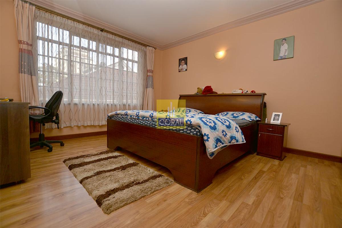 3 Bed Apartment with Lift in Parklands - 14