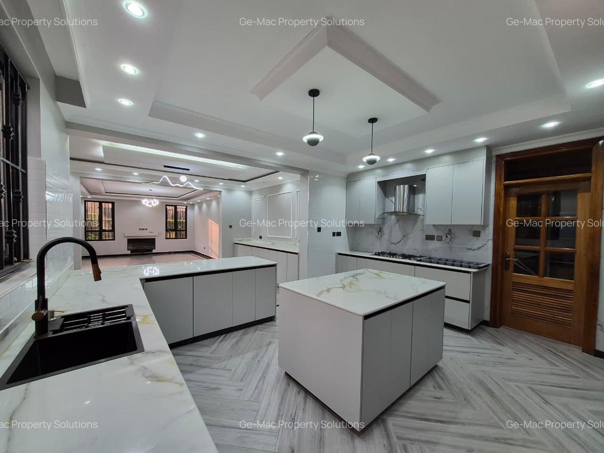 5 Bed House with En Suite in Runda - 4