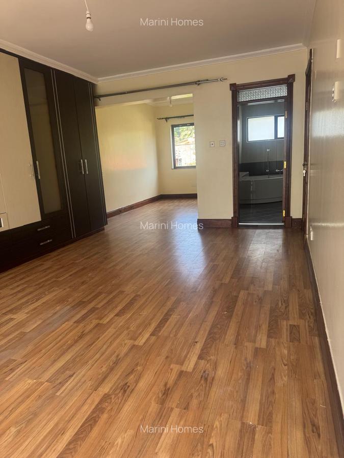 5 Bed Townhouse with En Suite in Brookside - 14