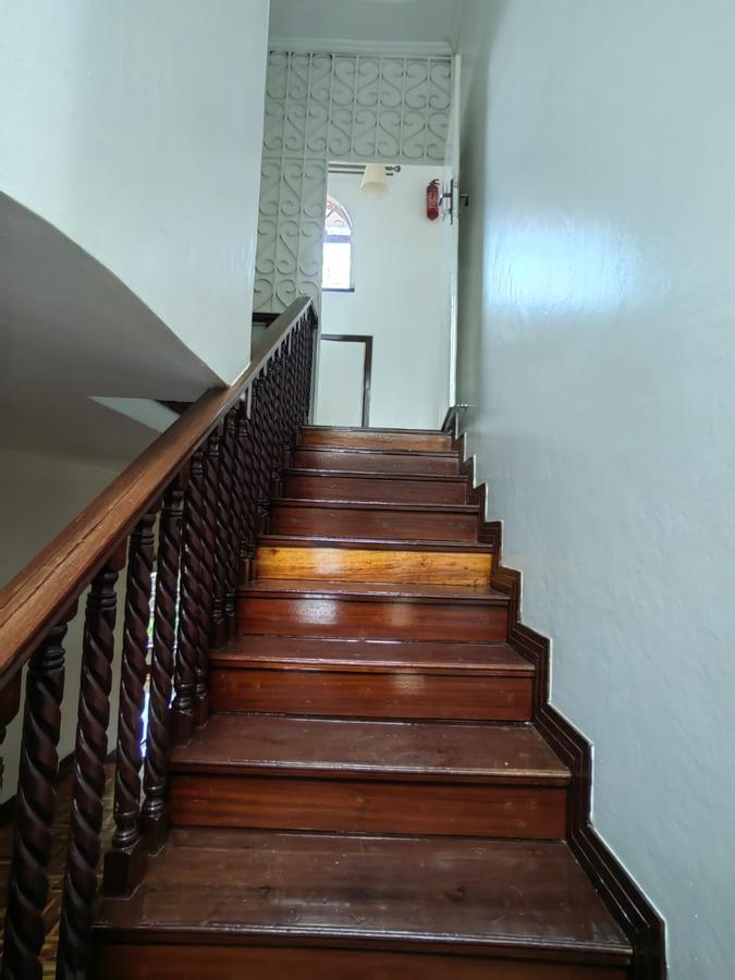 4 Bed Townhouse with Swimming Pool in Riverside - 10