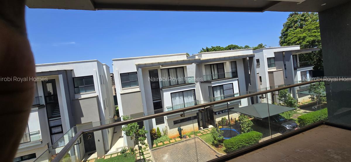 5 Bed Townhouse with En Suite at Lavington Green - 3