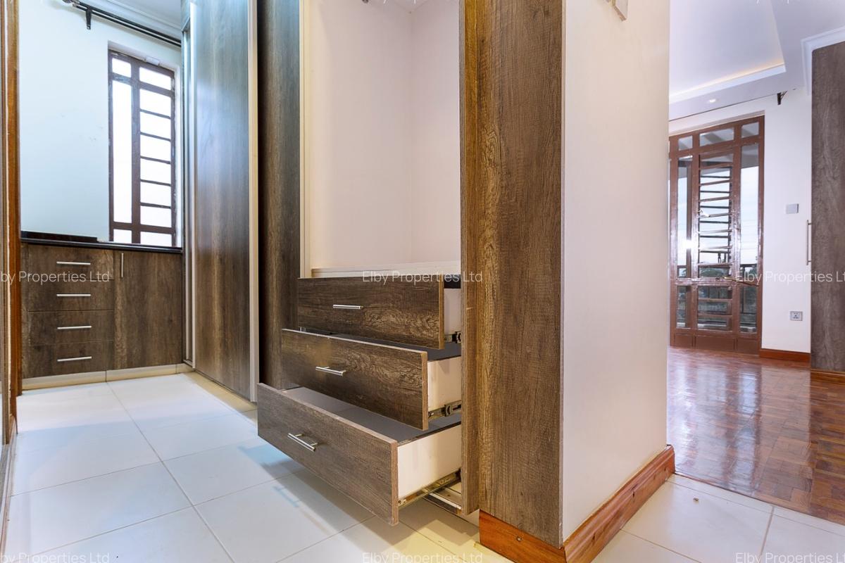 4 Bed House with En Suite in Ngong Road - 12