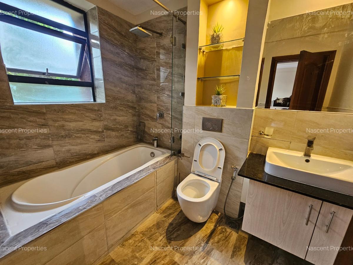 3 Bed Apartment with En Suite in Riverside - 4