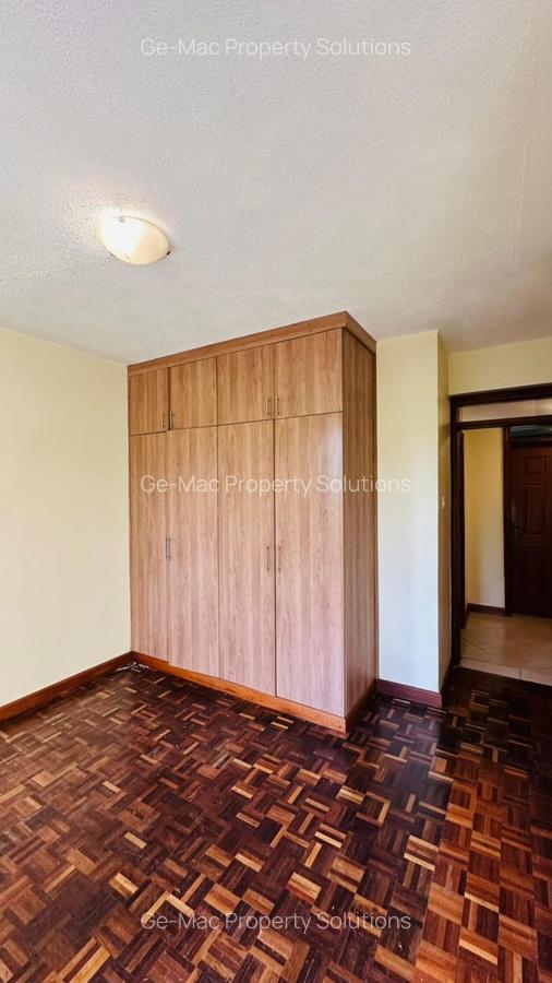 5 Bed House with En Suite in Runda - 18