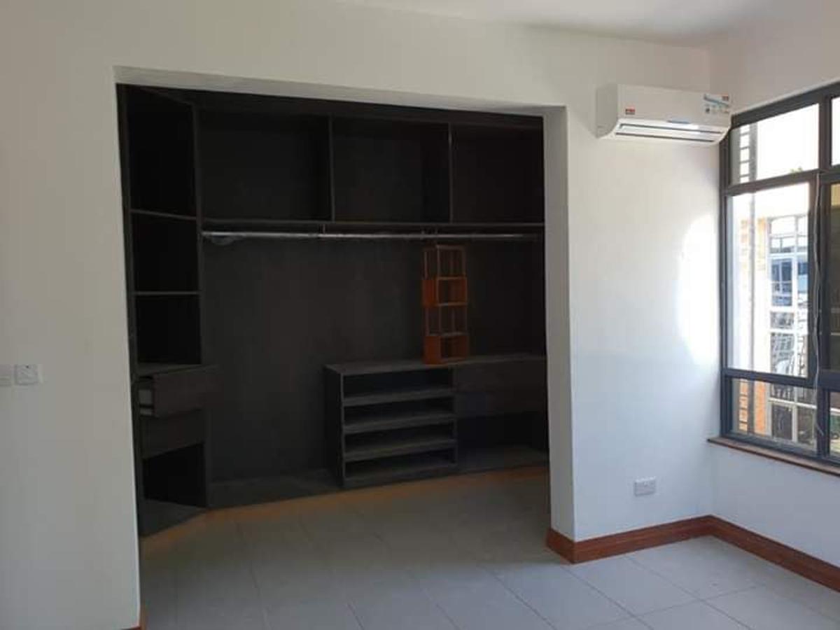 4 Bed House with En Suite in Nyali Area - 13