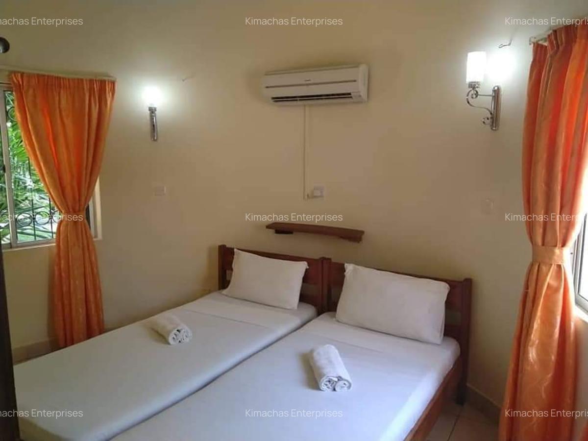 Serviced 1 Bed Apartment with En Suite at 1St Avenue Nyali - 4