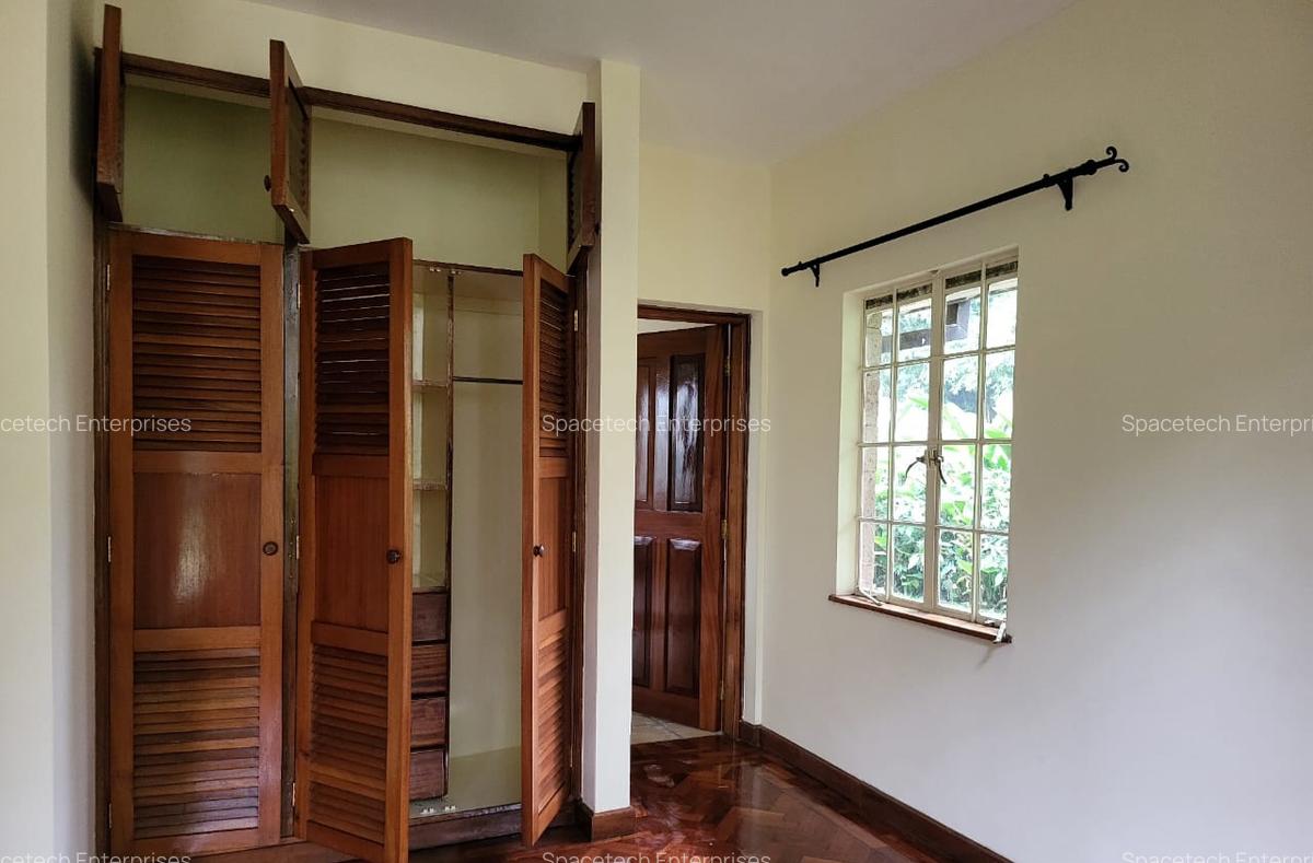 5 Bed House with En Suite in Rosslyn - 15