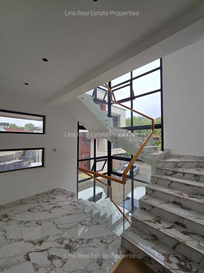 5 Bed Townhouse with En Suite in Lavington - 9