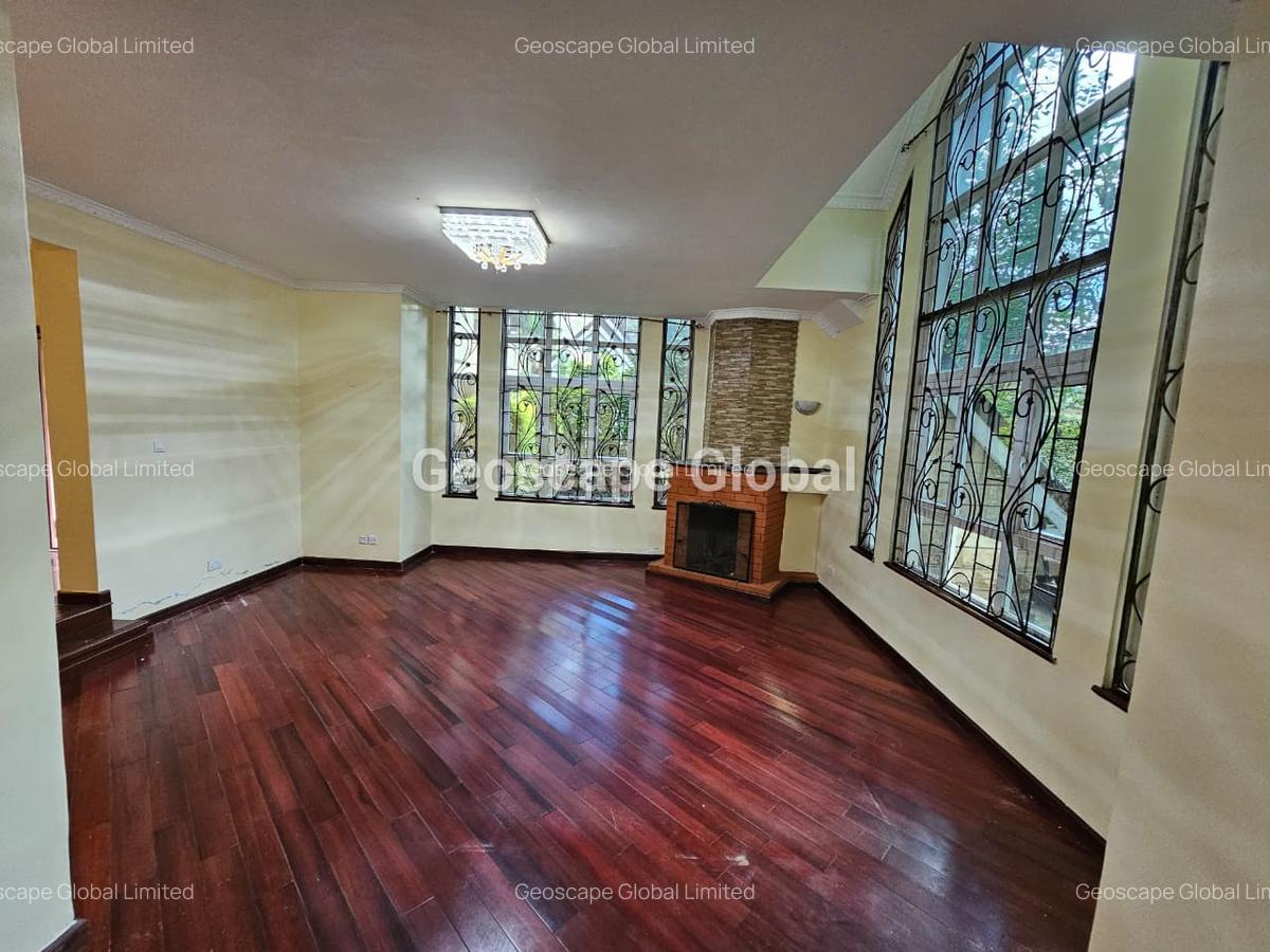5 Bed House with En Suite in Lavington - 7
