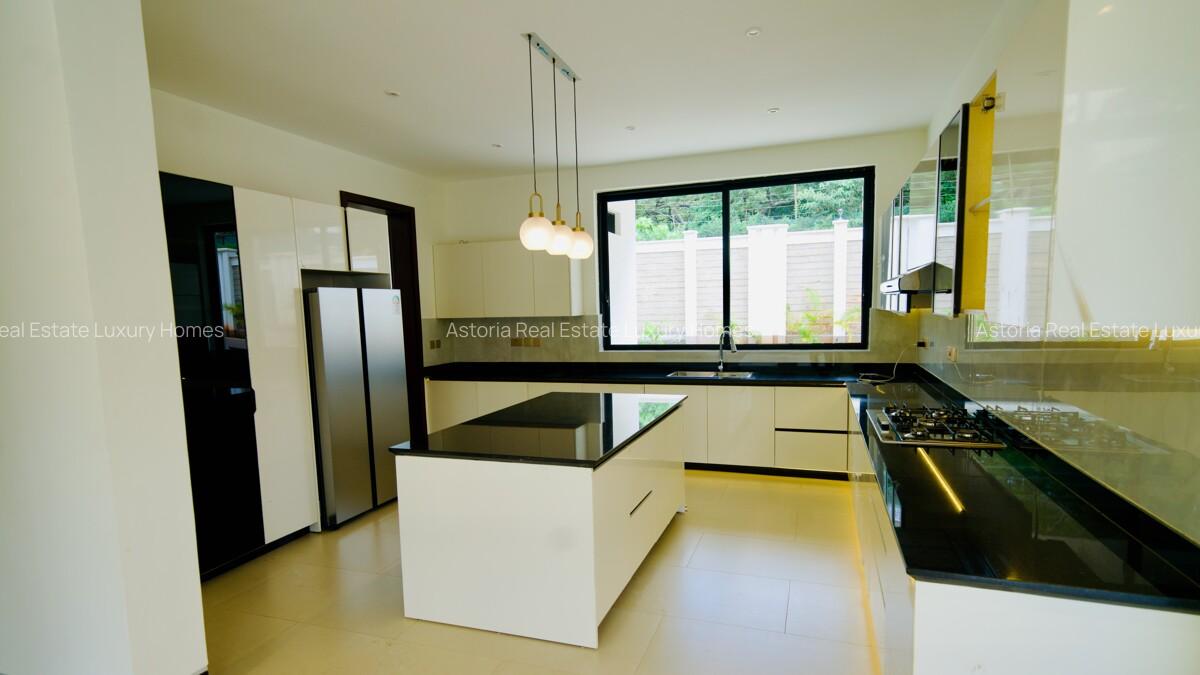 6 Bed Villa with En Suite at 2026-183 - 2