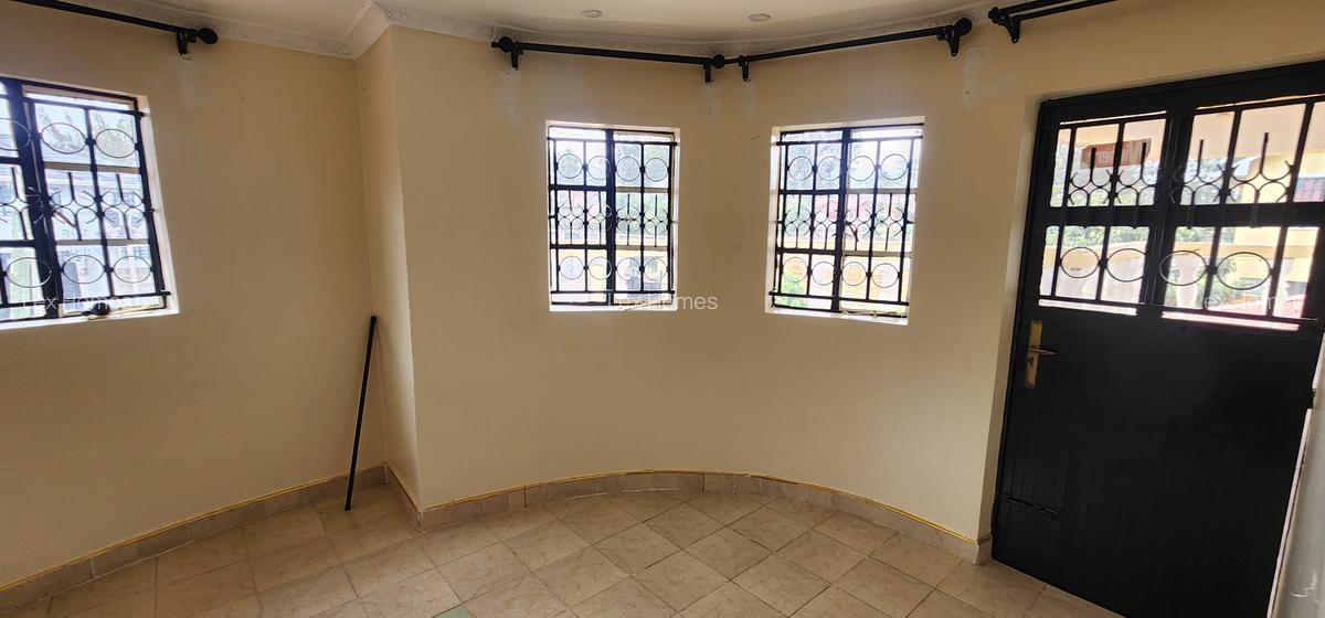 4 Bed House with En Suite at Masai Lodge - 10