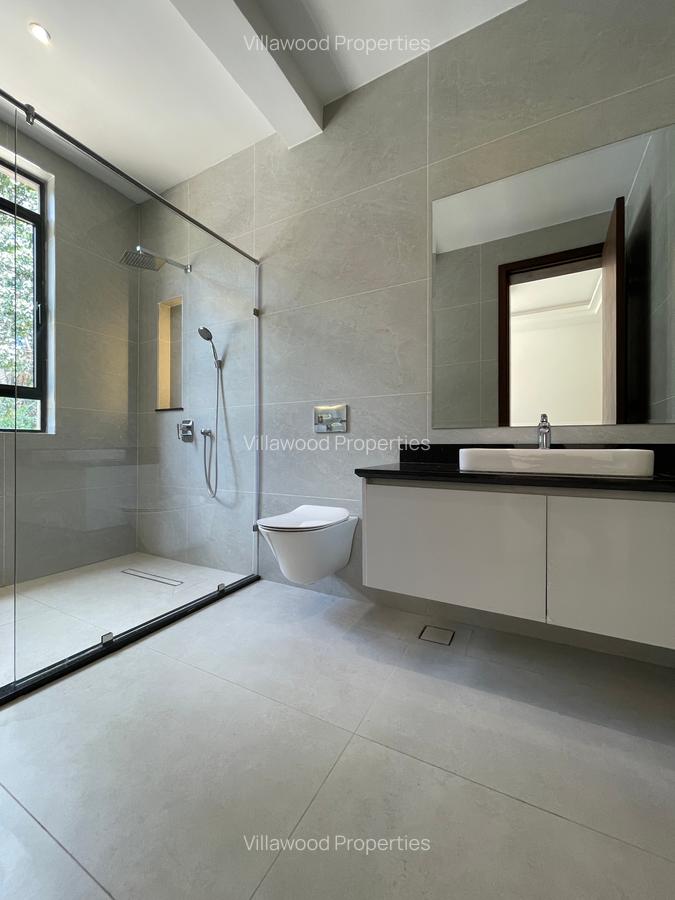 6 Bed Villa with En Suite in Spring Valley - 9