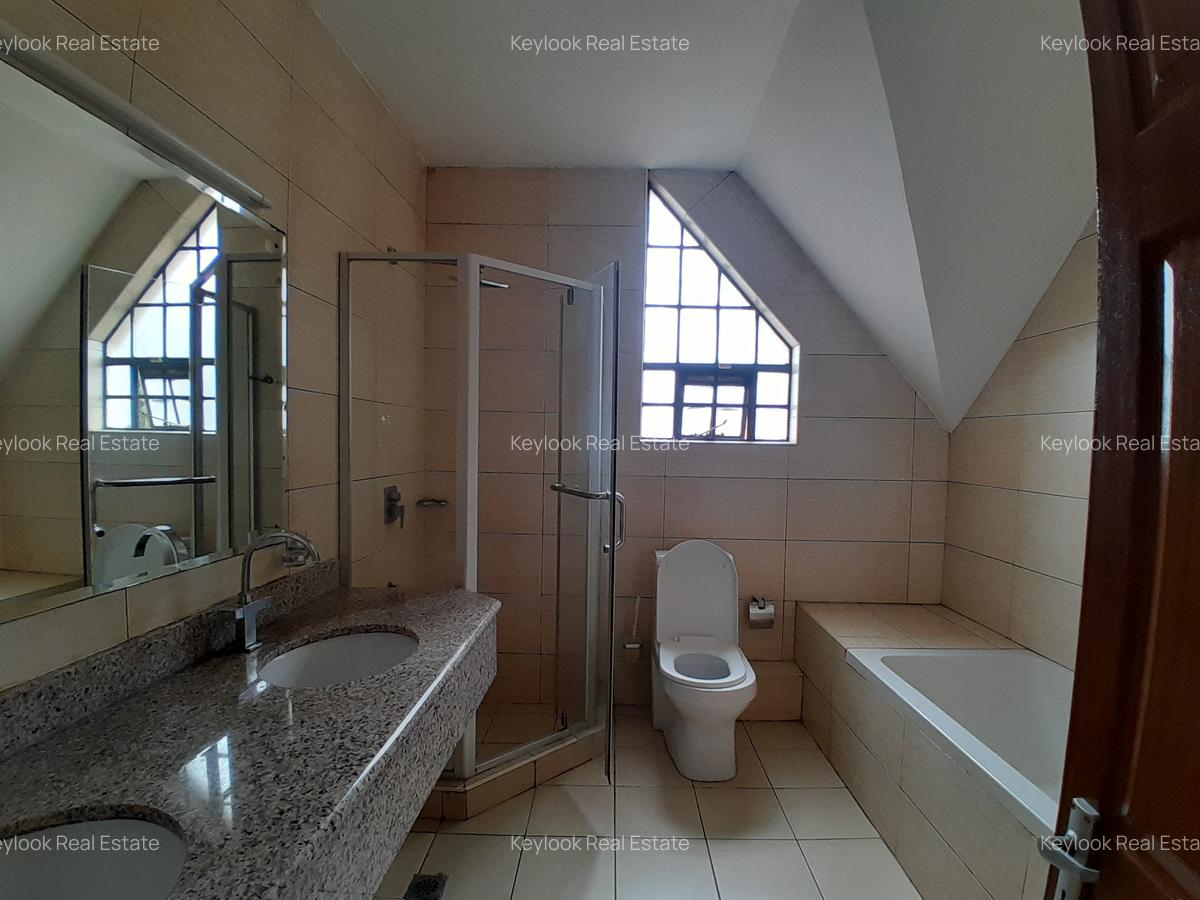 4 Bed Townhouse with En Suite at Lavington - 14