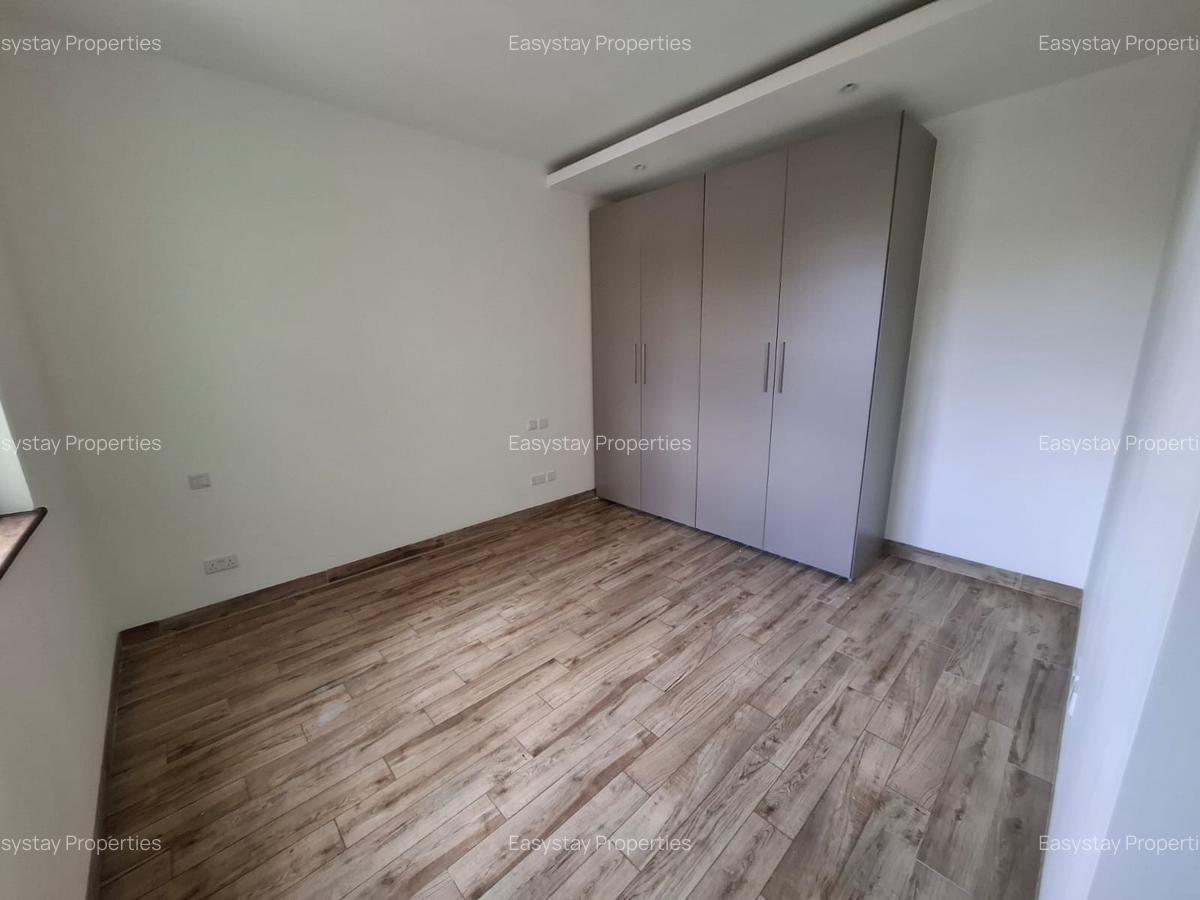 4 Bed Apartment with En Suite in Riverside - 10