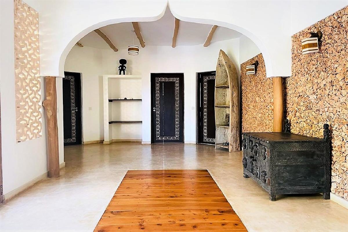 10 Bed House with En Suite in Diani - 7