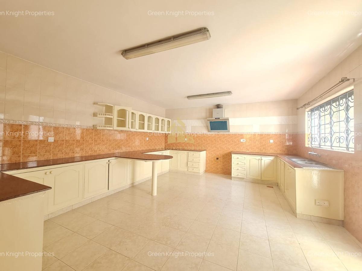4 Bed Townhouse with En Suite in Westlands Area - 2