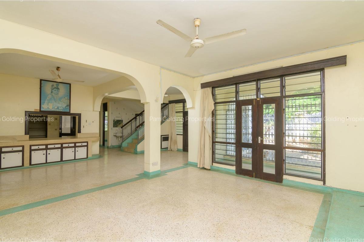 4 Bed Townhouse with En Suite in Nyali Area - 2