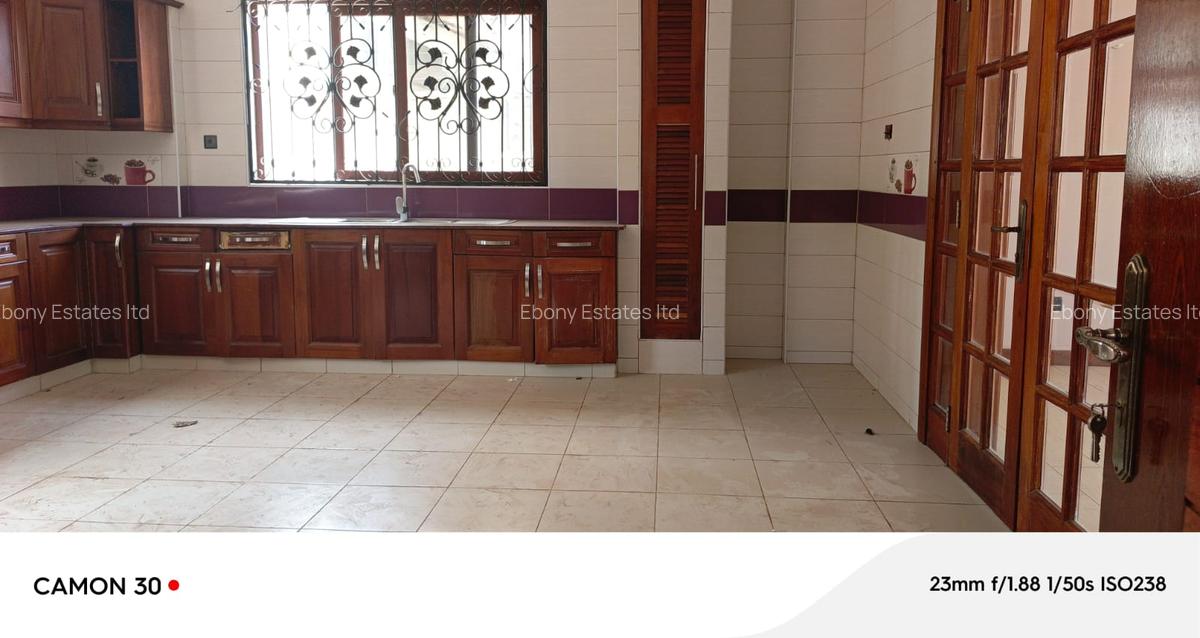 5 Bed Townhouse with En Suite in Lavington - 9