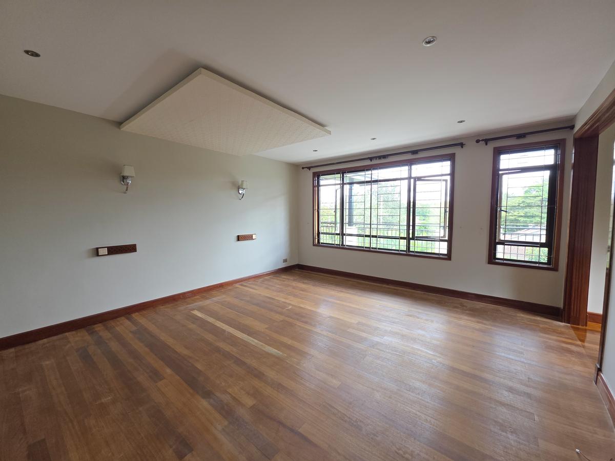 4 Bed House with En Suite in Runda - 10