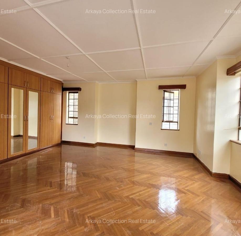 5 Bed Townhouse with En Suite in Lavington - 12