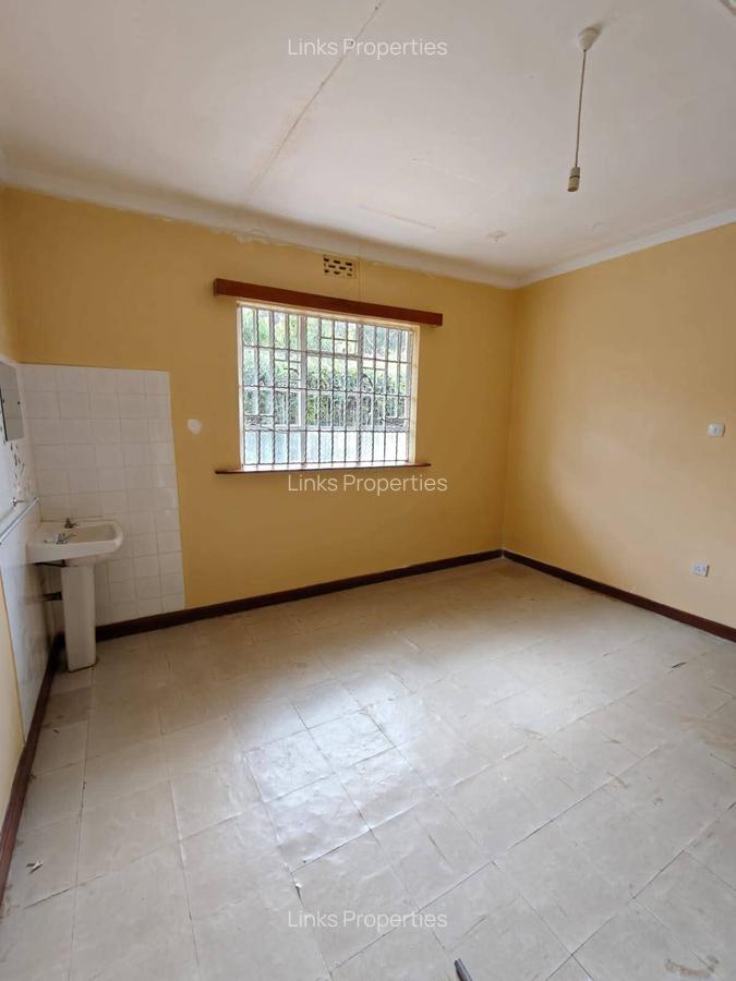 3 Bed House with En Suite at Bogani Road - 7