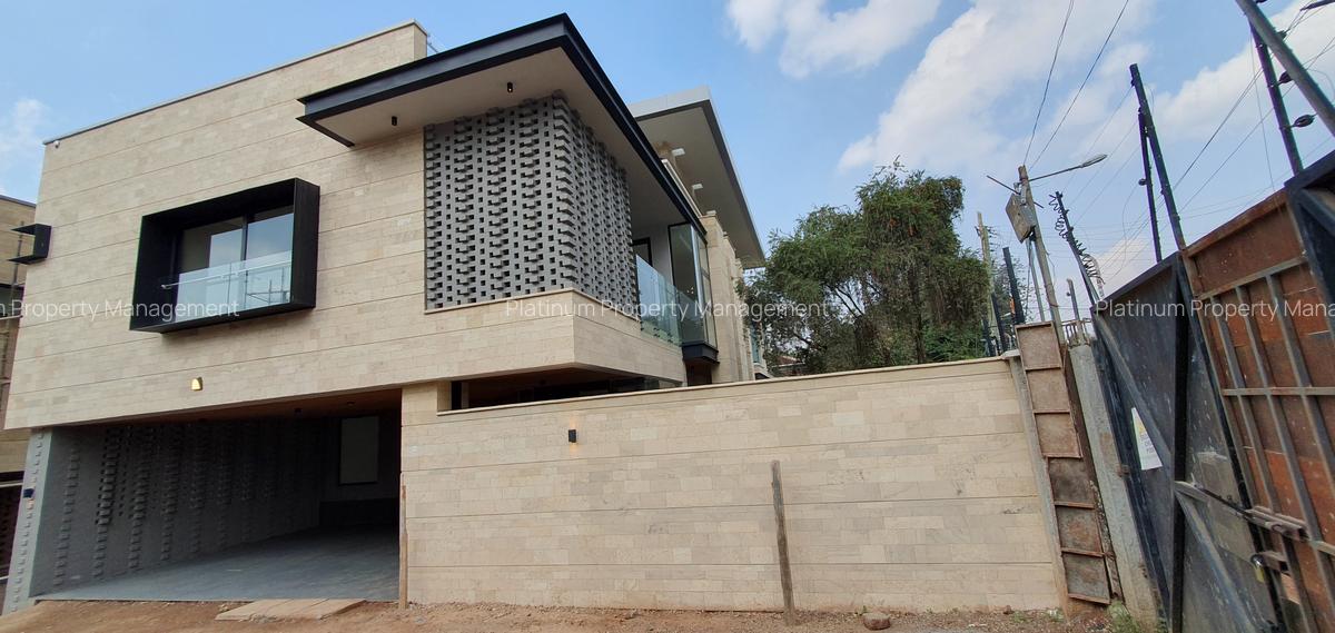 5 Bed Villa with En Suite in Westlands Area - 20