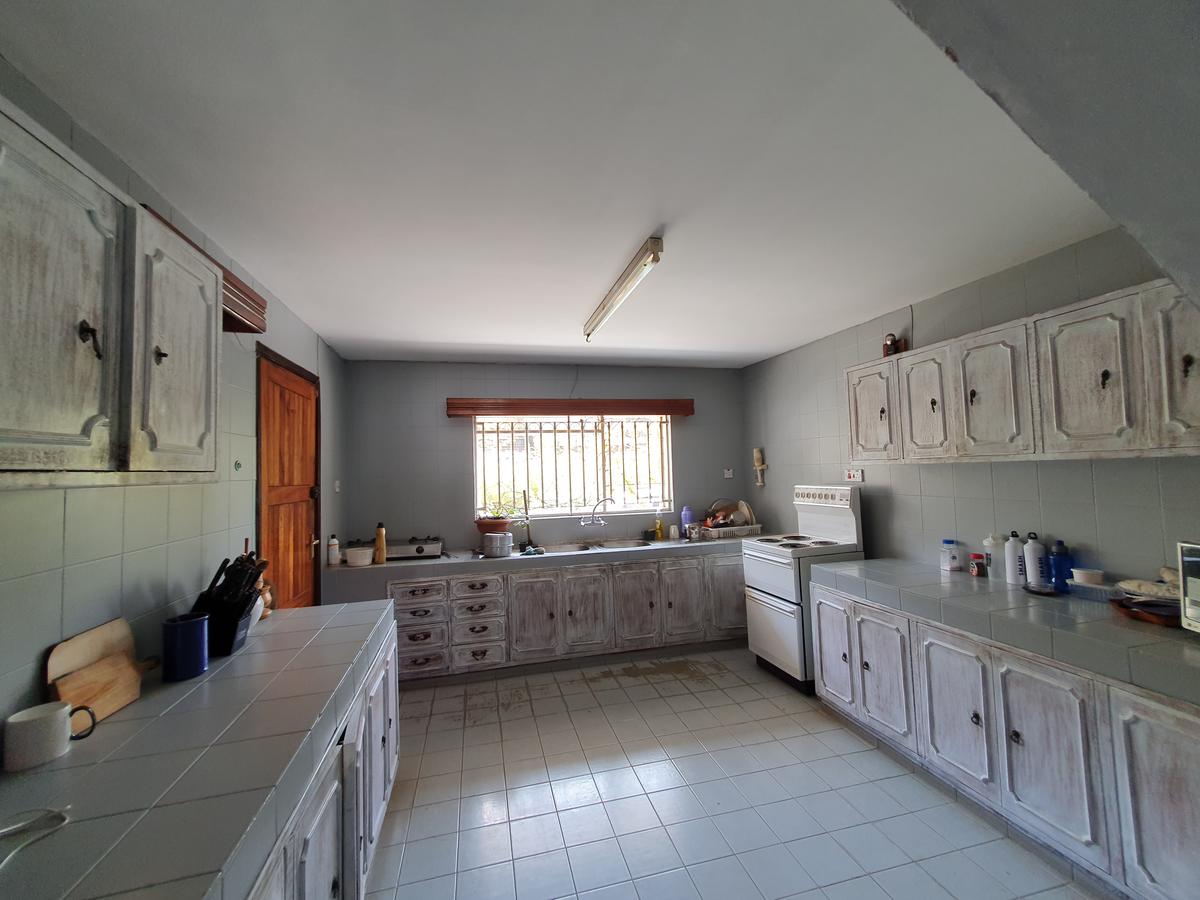 4 Bed House with En Suite in Parklands - 5