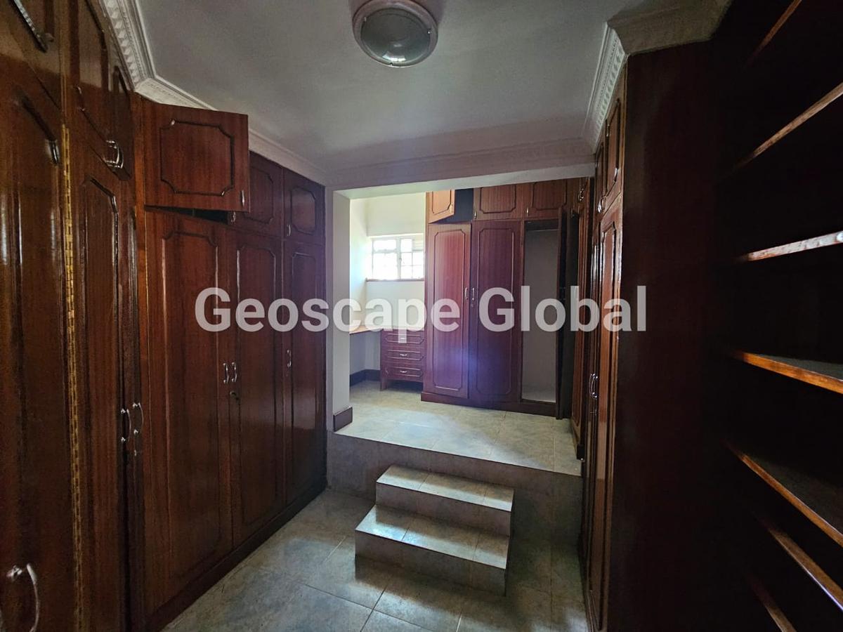 5 Bed House with En Suite in Runda - 9