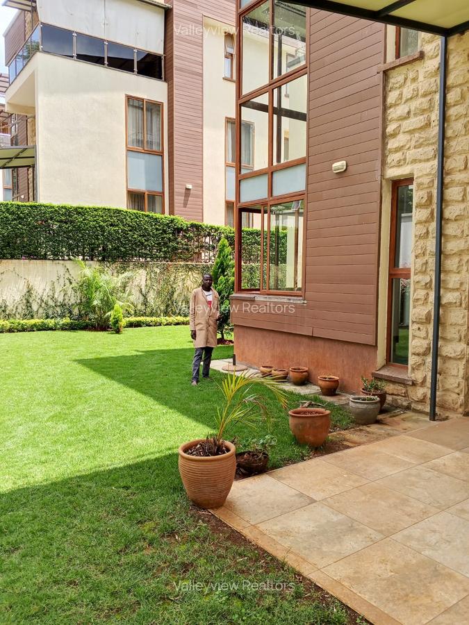 6 Bed Townhouse with En Suite at Lavington - 5