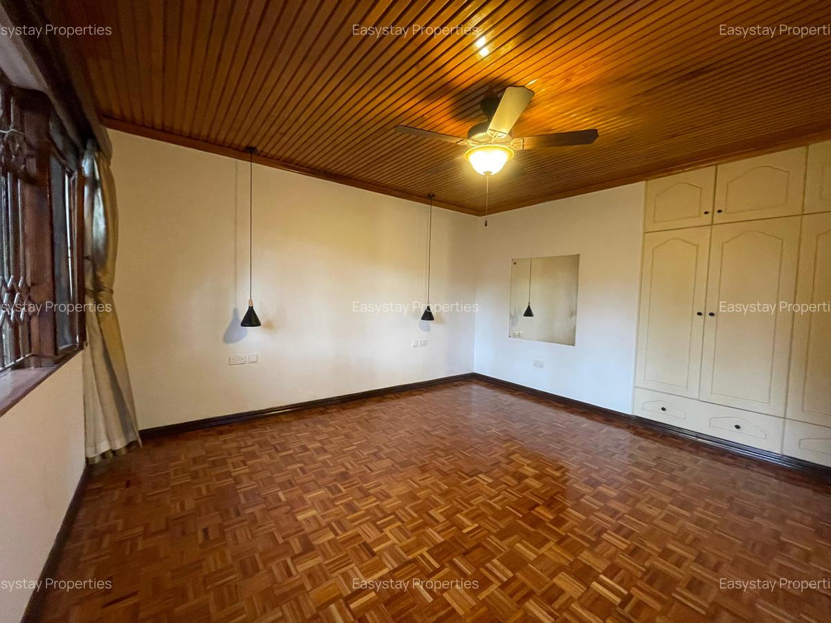 5 Bed House with En Suite in Runda - 11