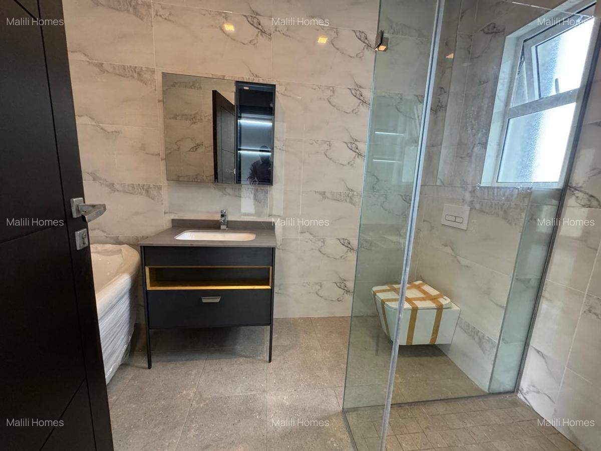 3 Bed Apartment in Riverside - 4