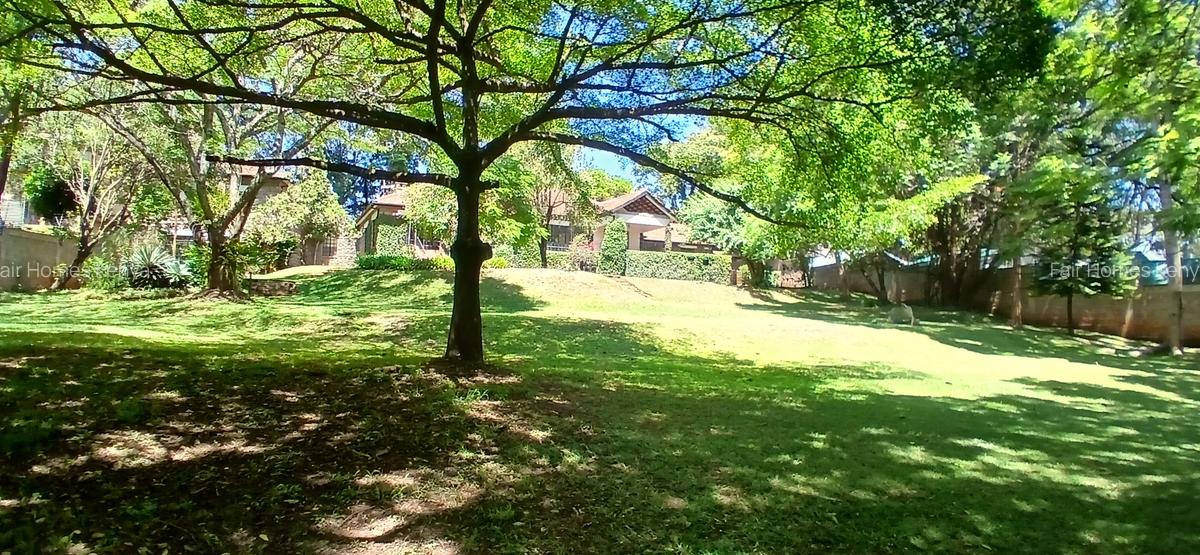 4 Bed House with En Suite at Lavington Green - 2