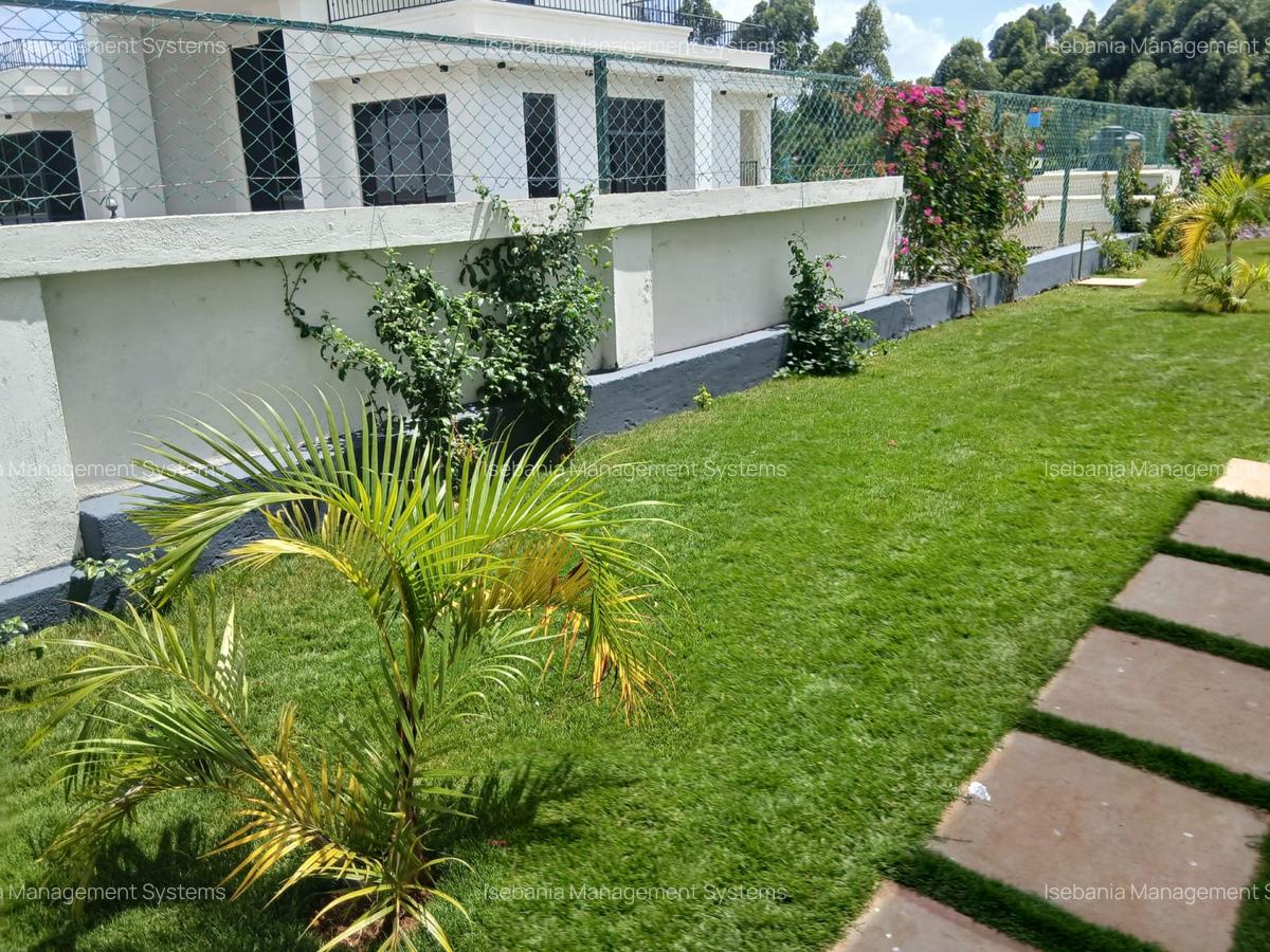 6 Bed House with En Suite at - 16