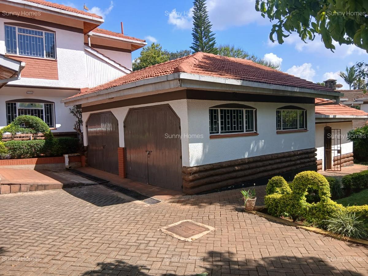 4 Bed Villa with En Suite at Rossylin Lone Tree - 5