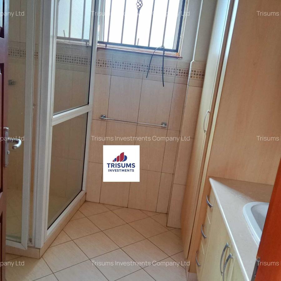 5 Bed Townhouse with En Suite at Grevellea Grove - 15