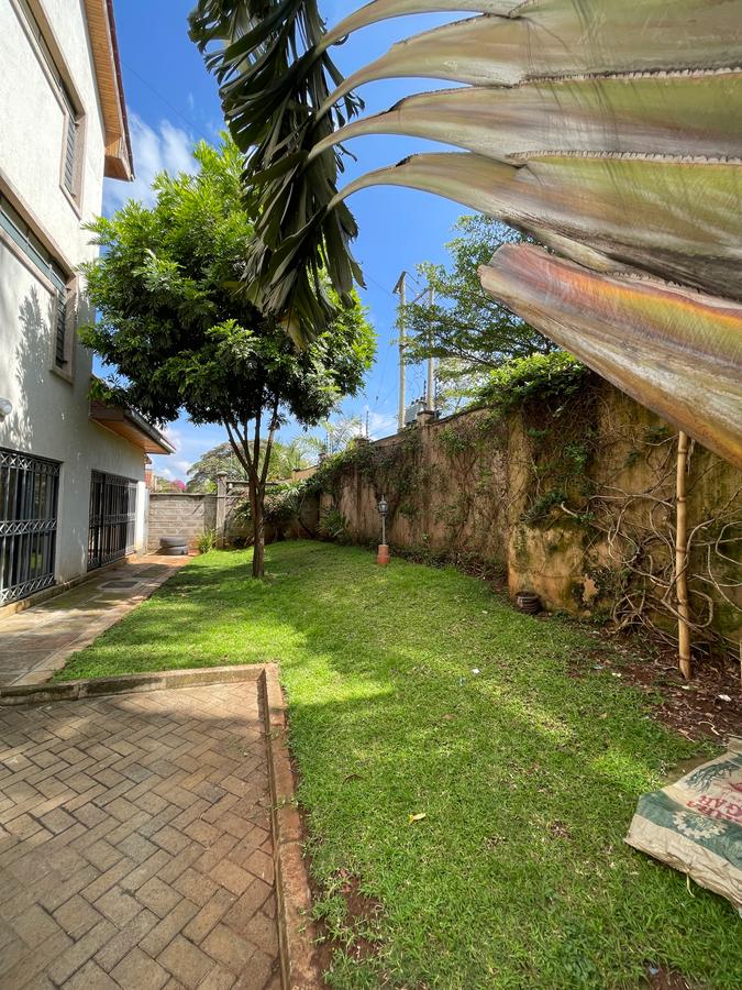 5 Bed Townhouse with En Suite in Lavington - 2