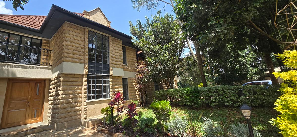 6 Bed Townhouse with En Suite at Lavington Green - 1