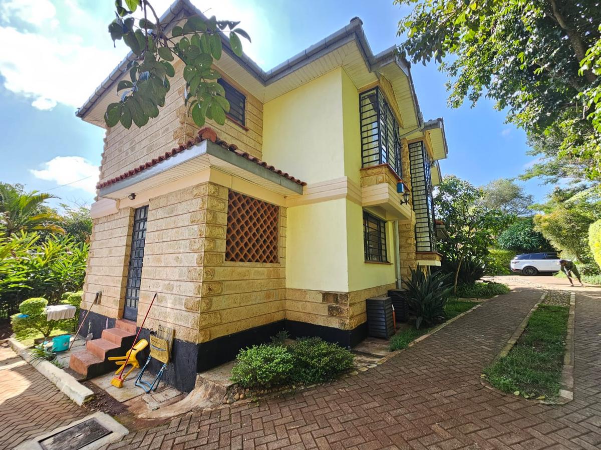 4 Bed House with En Suite in Nyari - 18