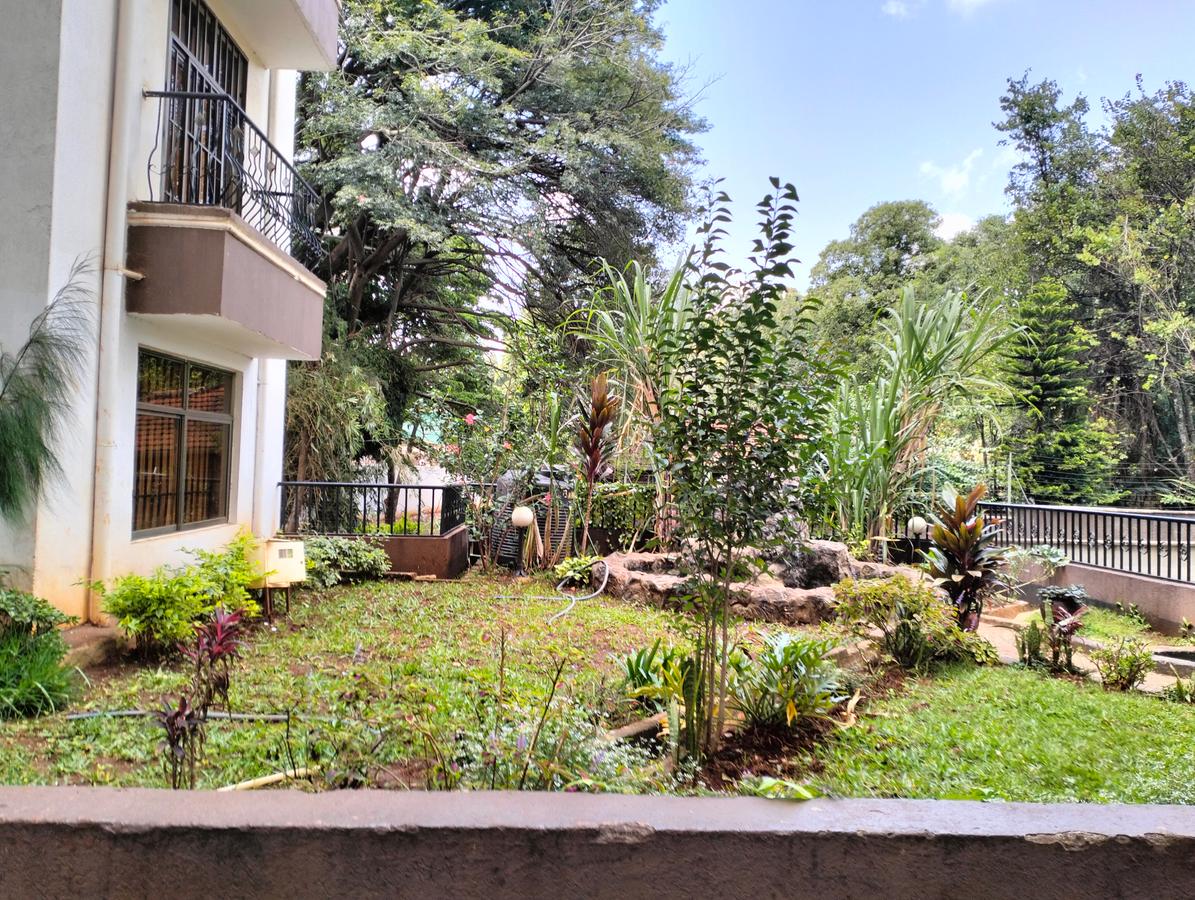 3 Bed Apartment with En Suite in Lavington - 4