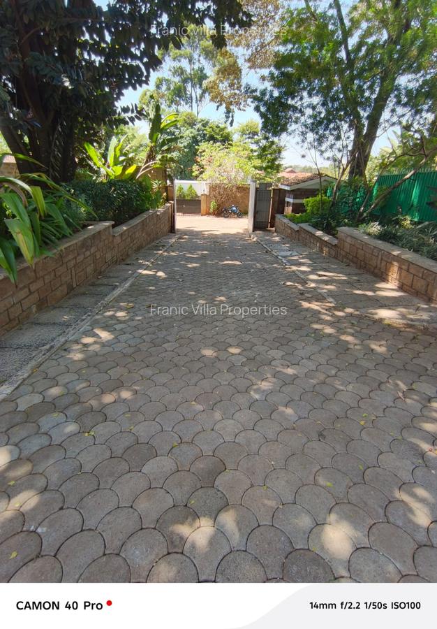 5 Bed House with En Suite at Nyari - 2