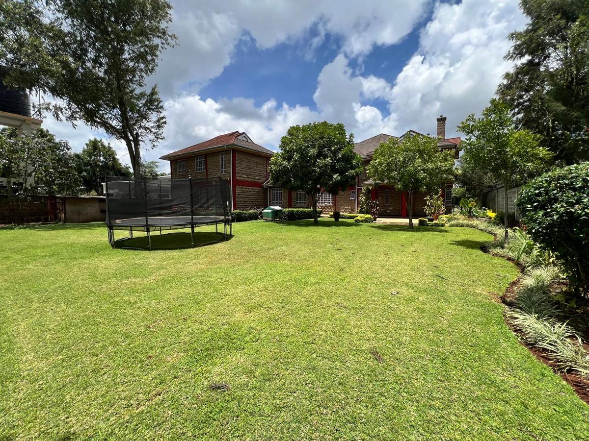 5 Bed House with En Suite in Runda - 1