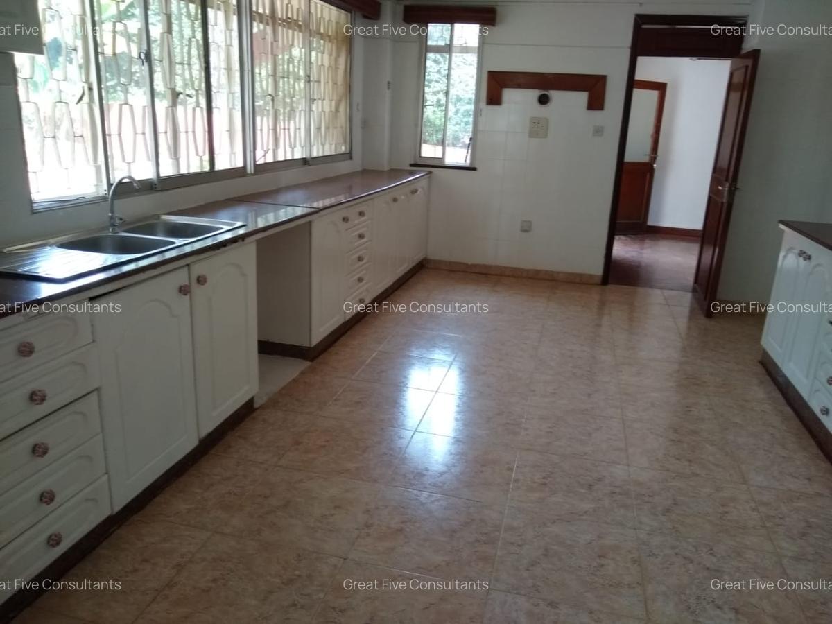 5 Bed Villa with En Suite in Runda - 6