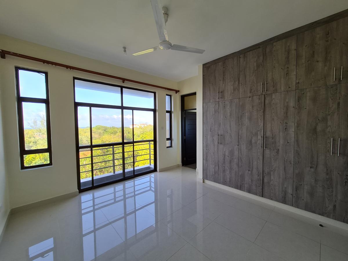 3 Bed Apartment with En Suite in Nyali Area - 14