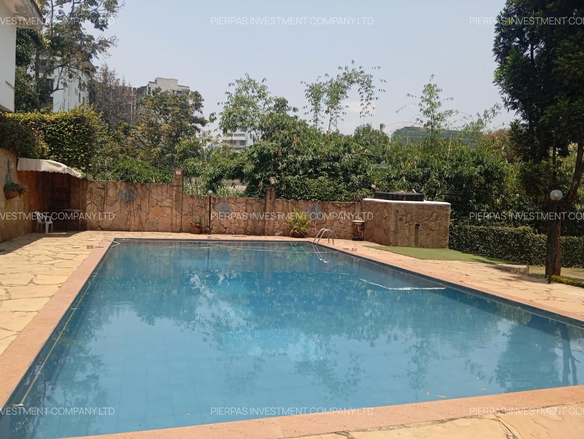 5 Bed Townhouse with En Suite in Riverside - 17